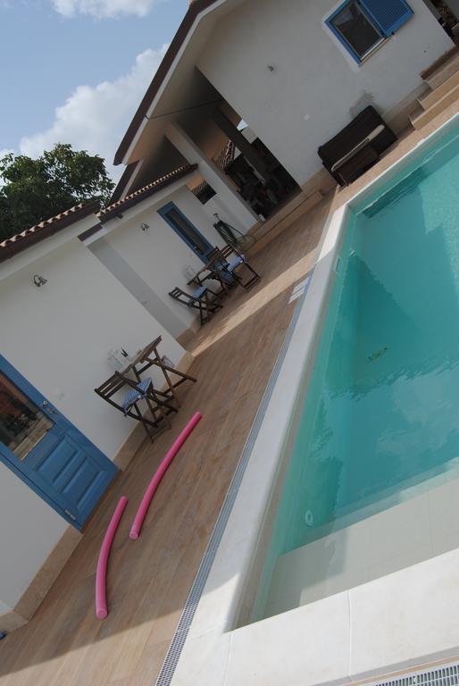 B&B La Gatta Sul Tetto Borgo san Donato  ภายนอก รูปภาพ