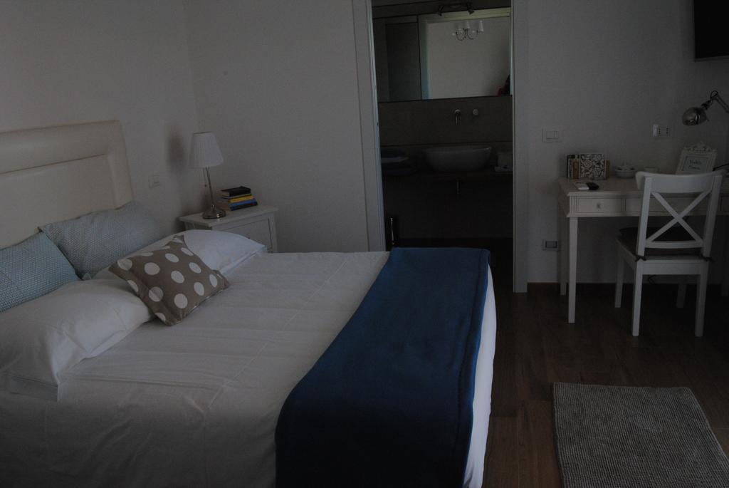 B&B La Gatta Sul Tetto Borgo san Donato  ภายนอก รูปภาพ