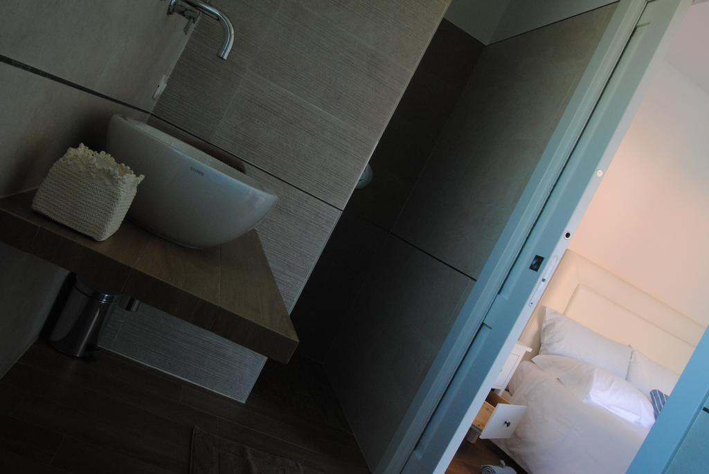 B&B La Gatta Sul Tetto Borgo san Donato  ภายนอก รูปภาพ
