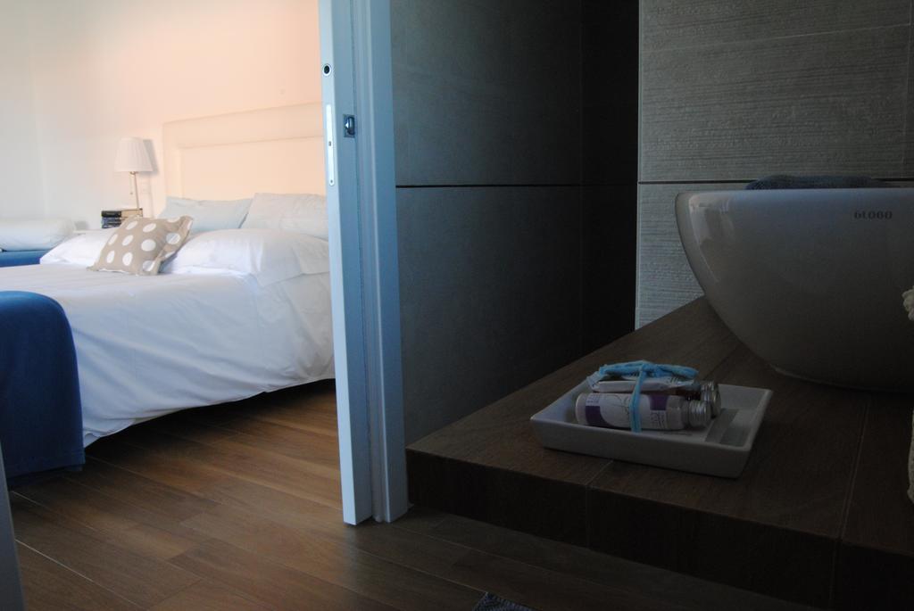 B&B La Gatta Sul Tetto Borgo san Donato  ภายนอก รูปภาพ