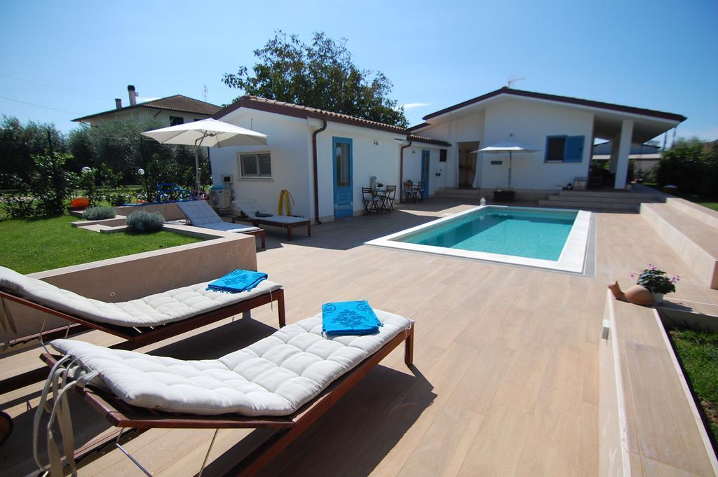 B&B La Gatta Sul Tetto Borgo san Donato  ภายนอก รูปภาพ