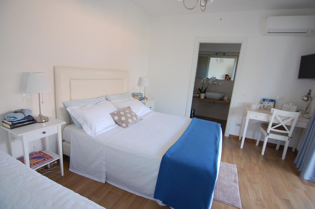 B&B La Gatta Sul Tetto Borgo san Donato  ภายนอก รูปภาพ